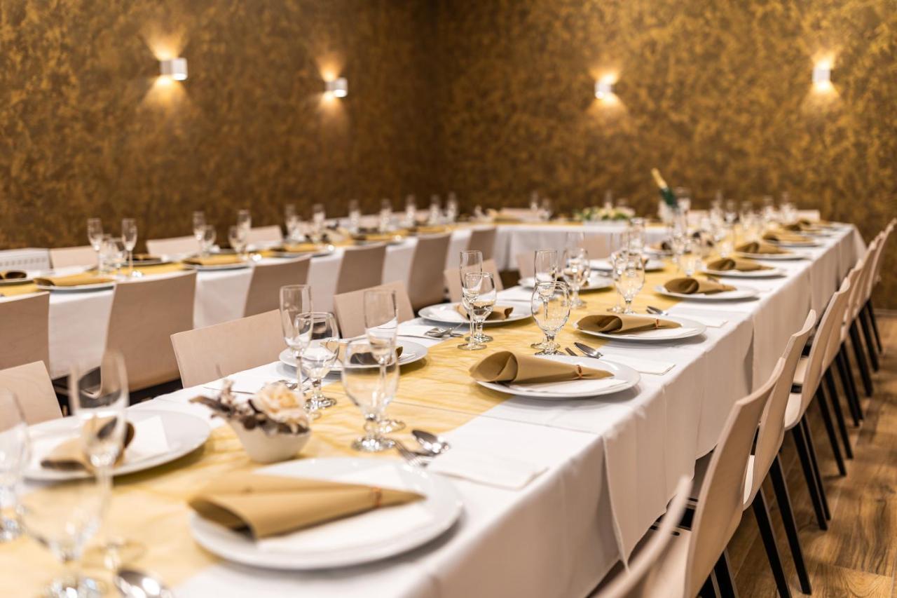 Hotel Jordanek Opočno エクステリア 写真