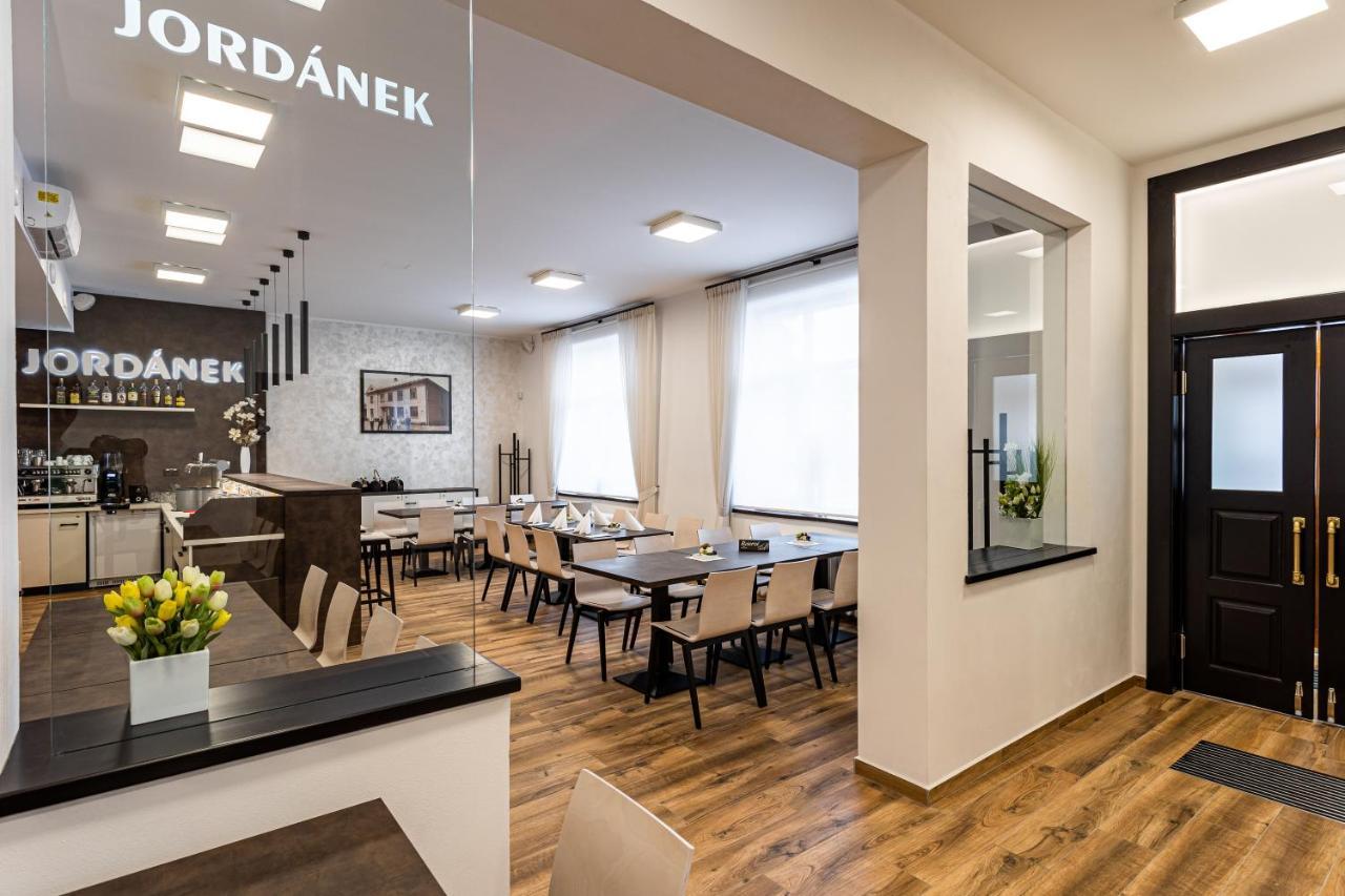 Hotel Jordanek Opočno エクステリア 写真