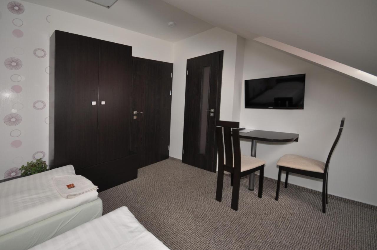 Hotel Jordanek Opočno エクステリア 写真