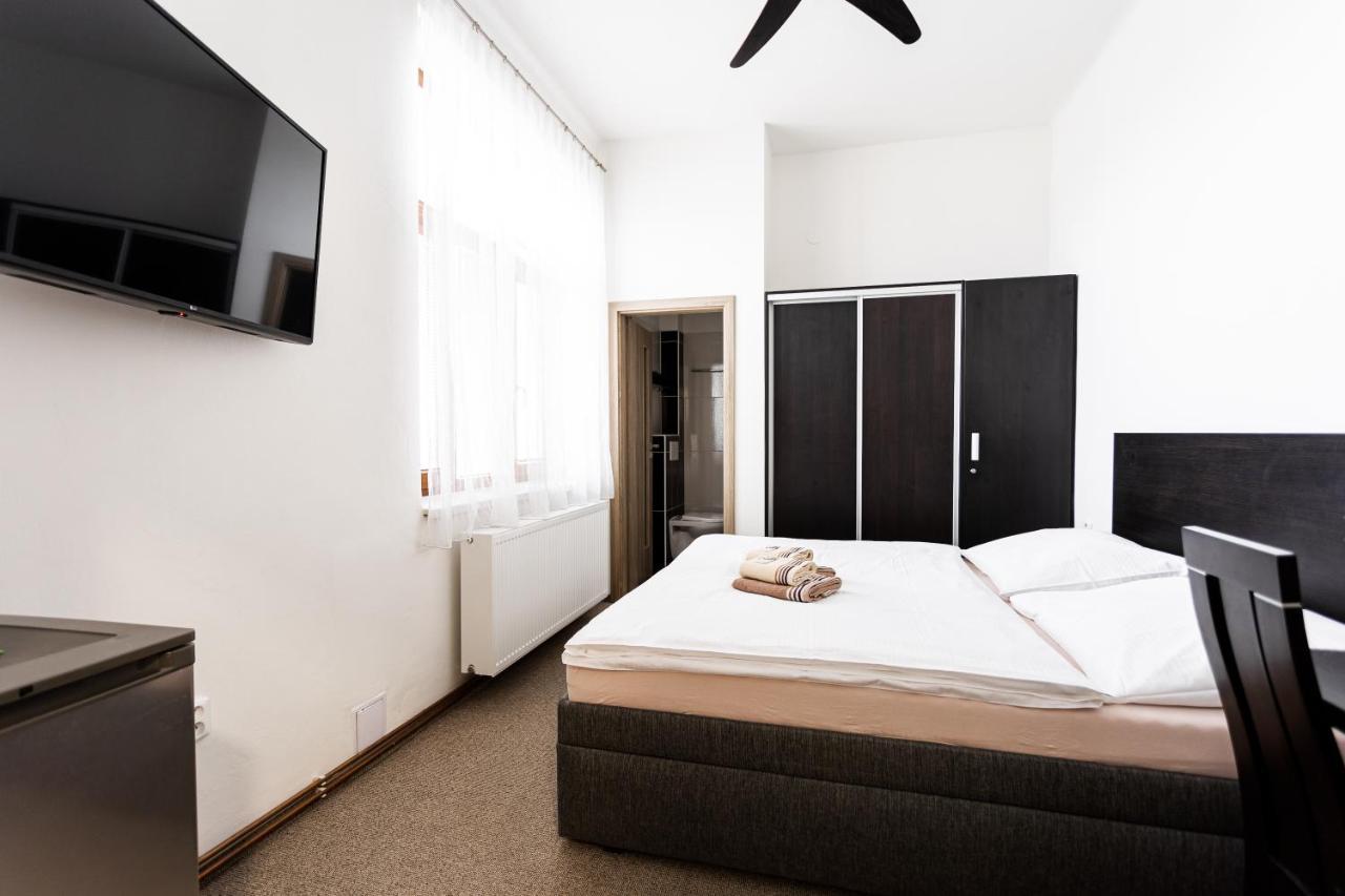 Hotel Jordanek Opočno エクステリア 写真