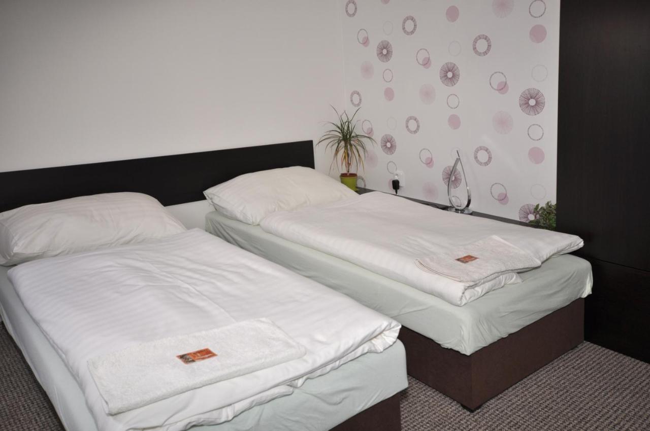 Hotel Jordanek Opočno エクステリア 写真