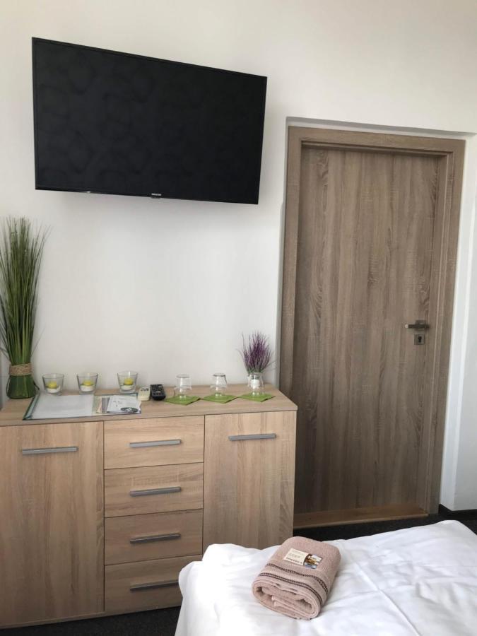 Hotel Jordanek Opočno エクステリア 写真