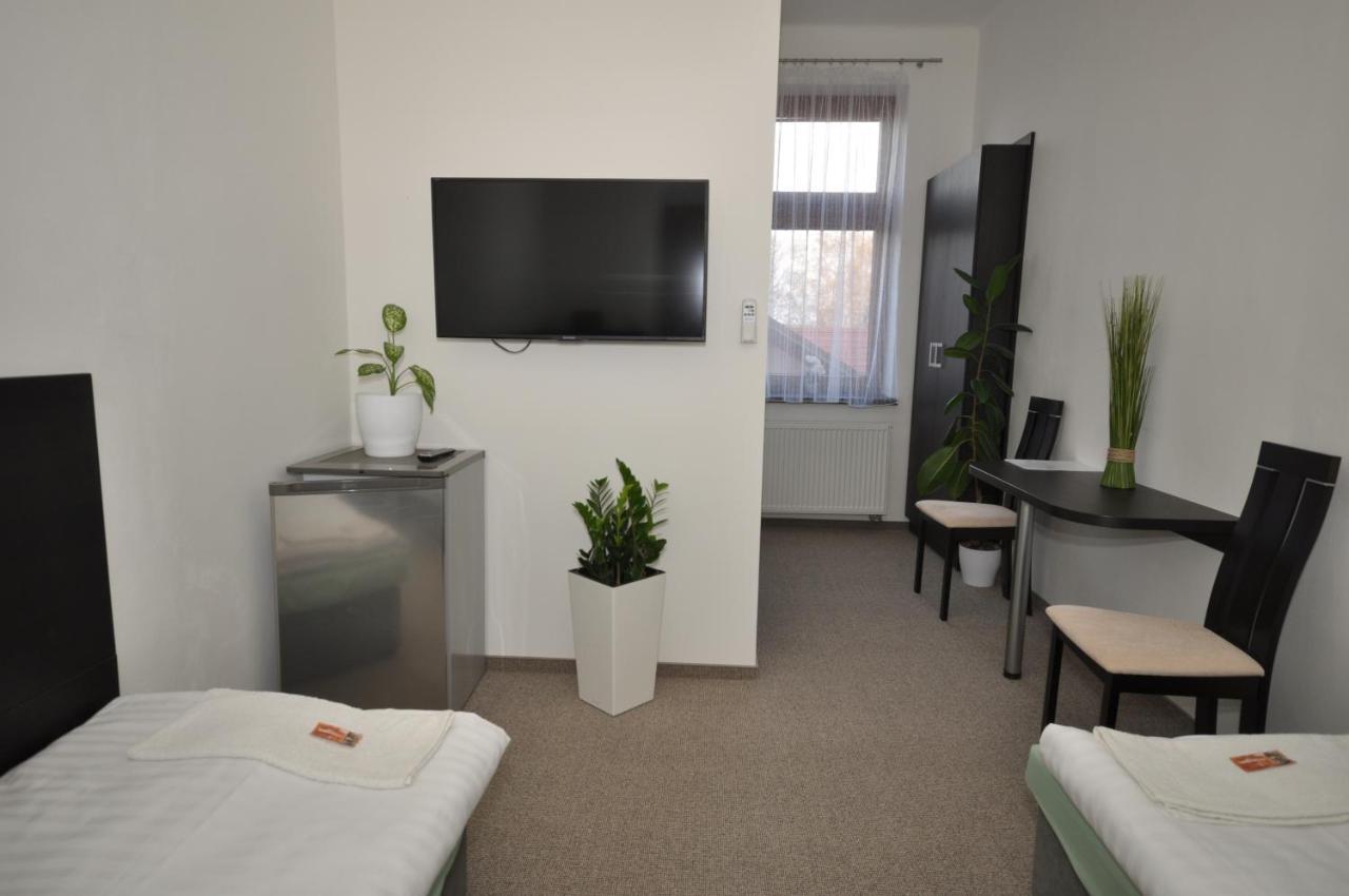 Hotel Jordanek Opočno エクステリア 写真