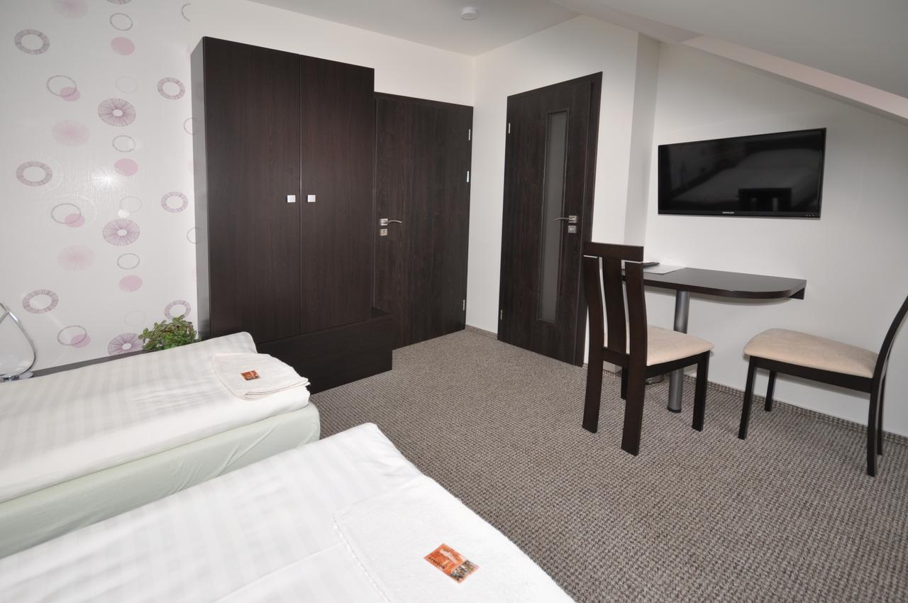 Hotel Jordanek Opočno エクステリア 写真