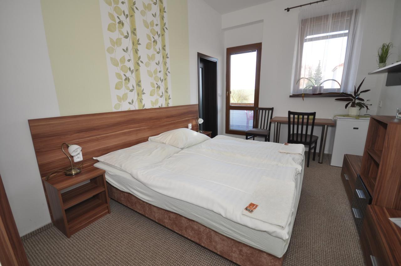Hotel Jordanek Opočno エクステリア 写真