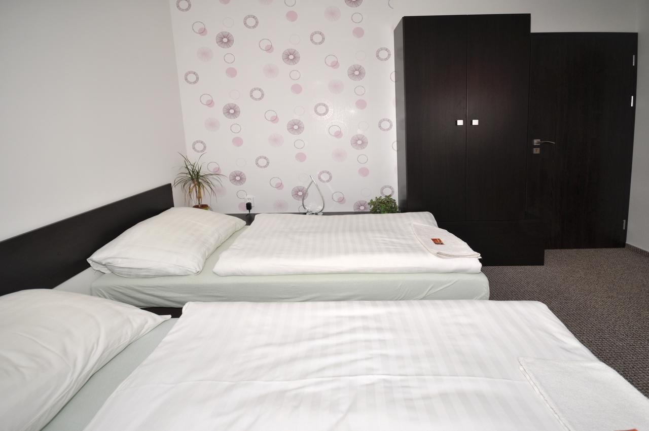 Hotel Jordanek Opočno エクステリア 写真