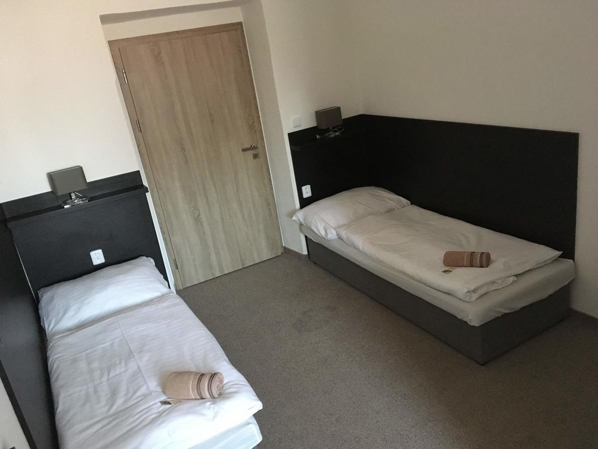 Hotel Jordanek Opočno エクステリア 写真