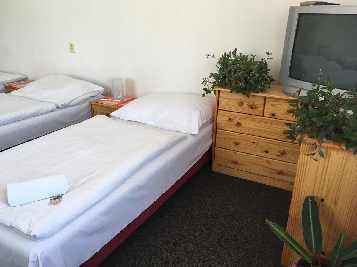 Hotel Jordanek Opočno エクステリア 写真