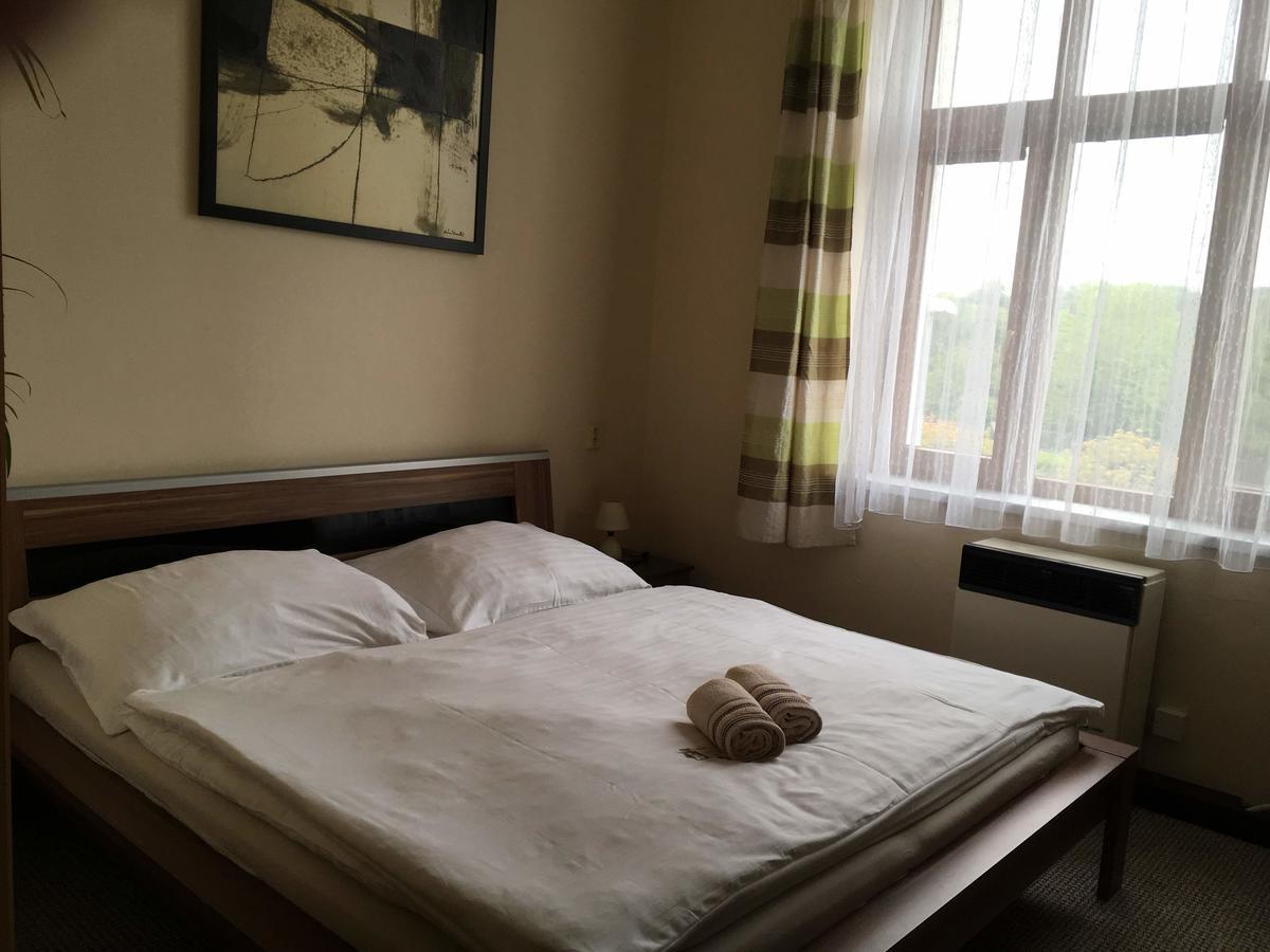 Hotel Jordanek Opočno エクステリア 写真