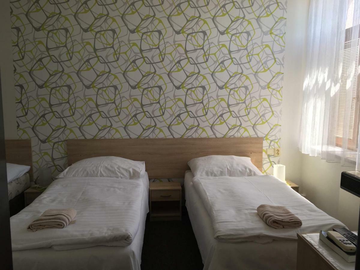 Hotel Jordanek Opočno エクステリア 写真