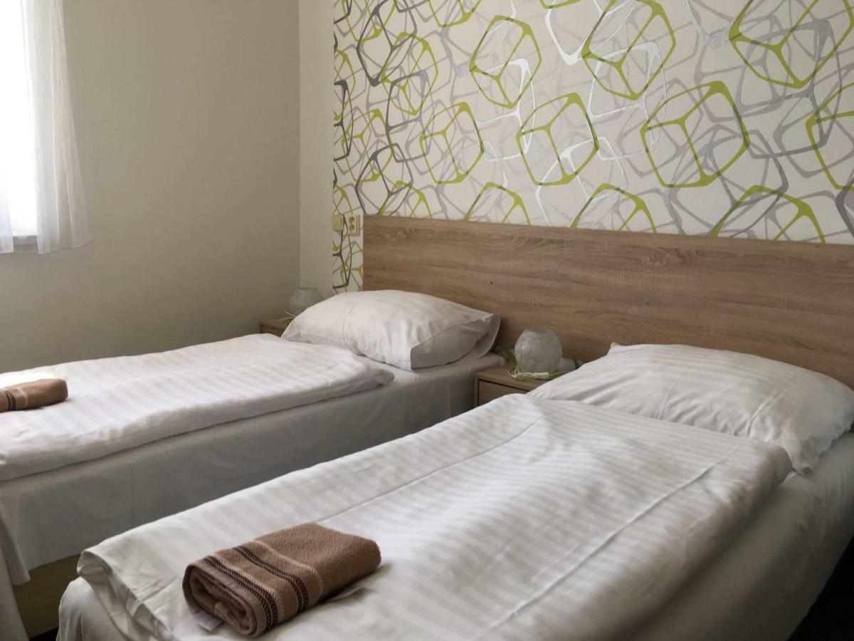 Hotel Jordanek Opočno エクステリア 写真