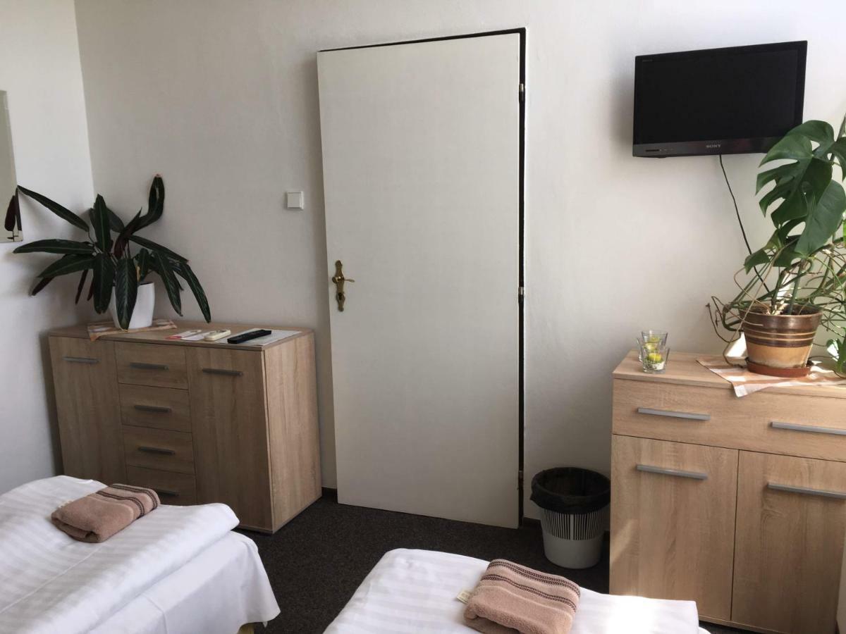 Hotel Jordanek Opočno エクステリア 写真